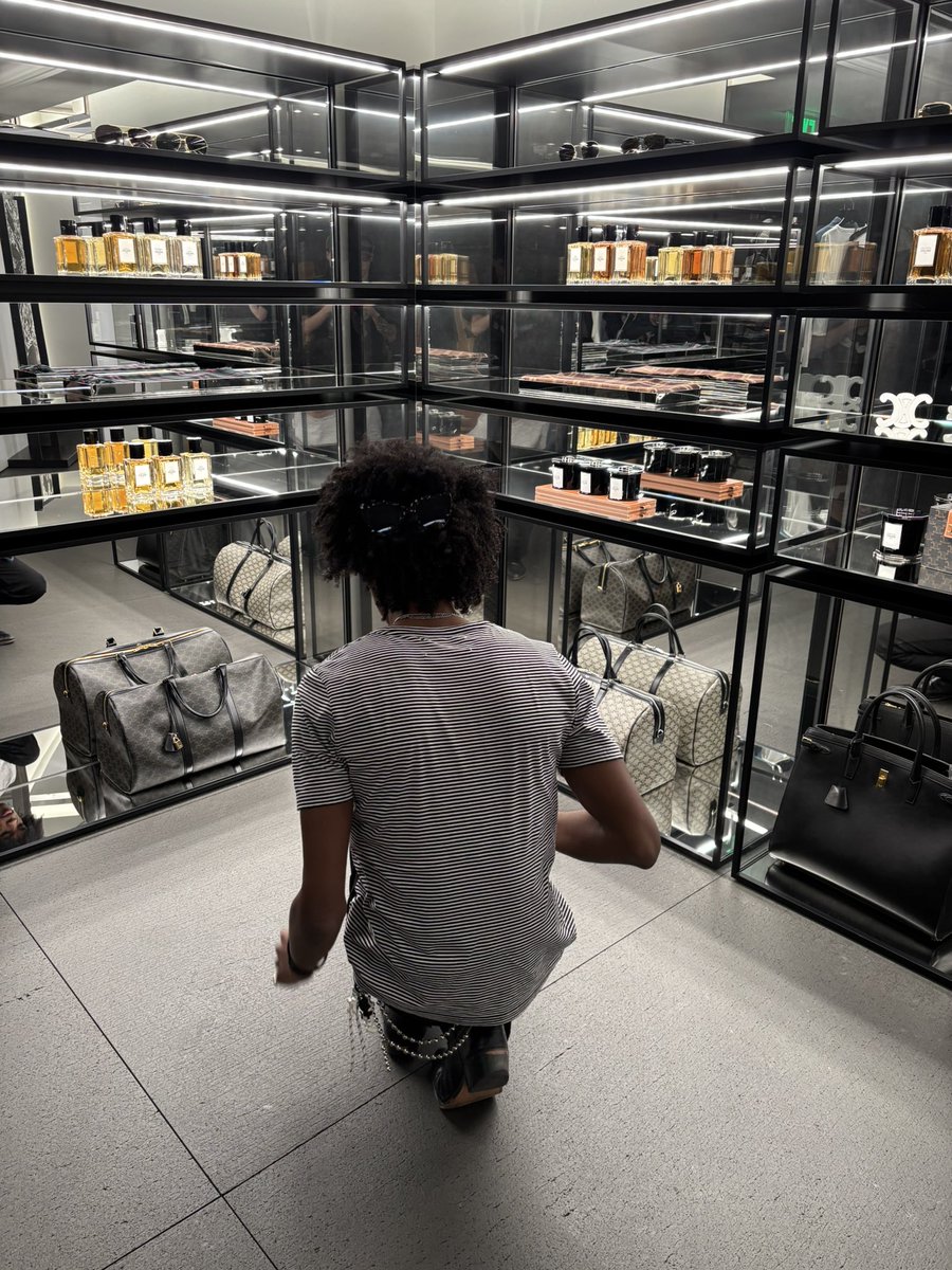 vleedit's tweet image. 