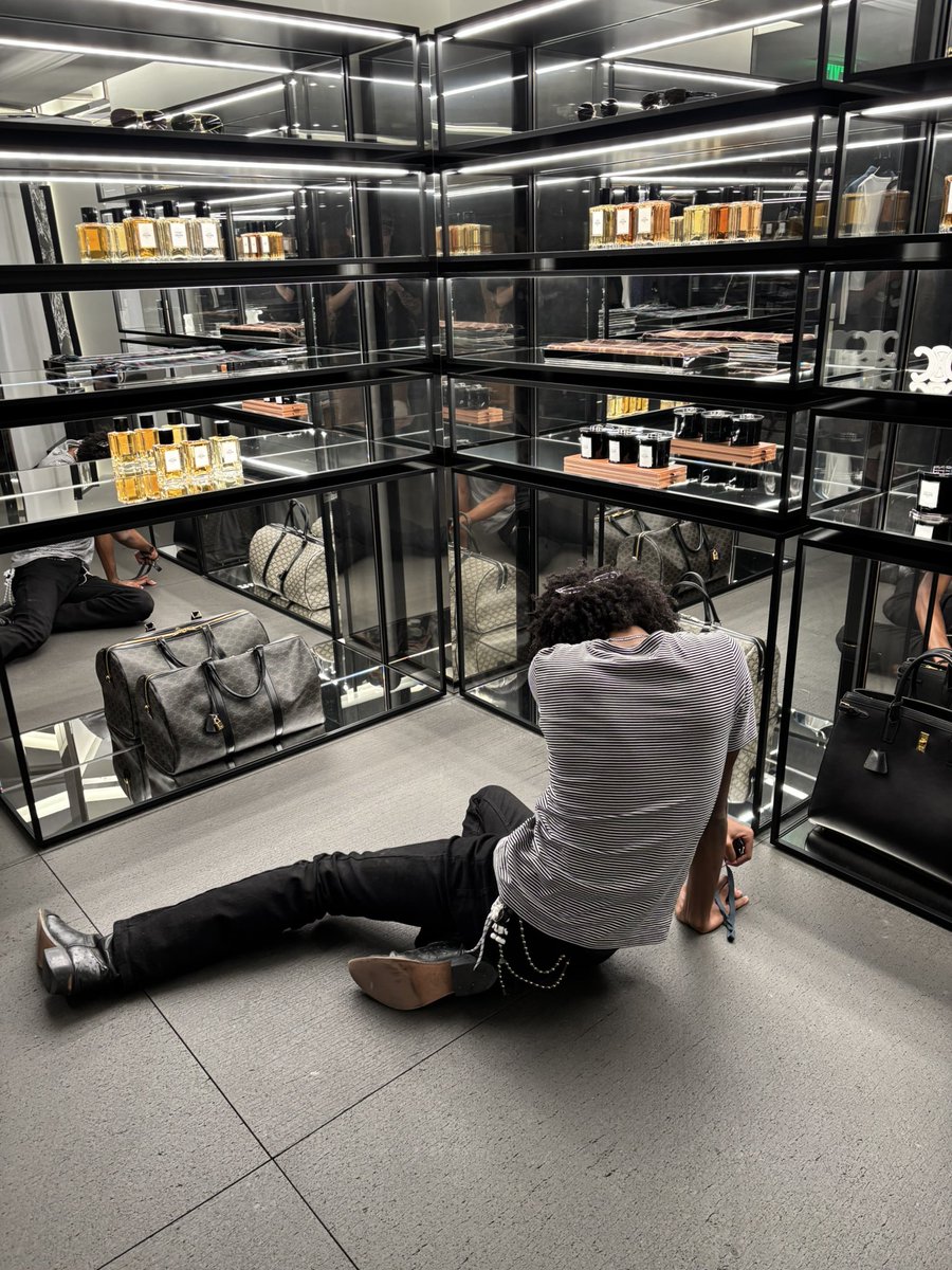 vleedit's tweet image. 