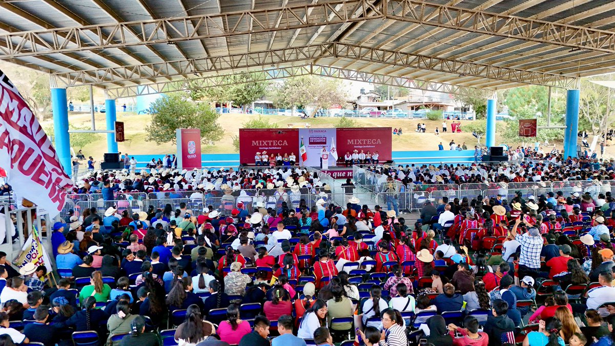 salomonj's tweet photo. HACIENDO LO QUE NUNCA SE HIZO PARA TRANSFORMAR LA MIXTECA, LLEVAMOS BIENESTAR A CADA COMUNIDAD

Continuamos nuestra Gira Estatal de Rendición de Cuentas en Santiago Juxtlahuaca, para compartir los avances de la #PrimaveraOaxaqueña.

Trabajando con cercanía y en territorio, estamos haciendo lo que nunca se hizo por el bienestar de nuestros pueblos.

#GobernadorDeTerritorio