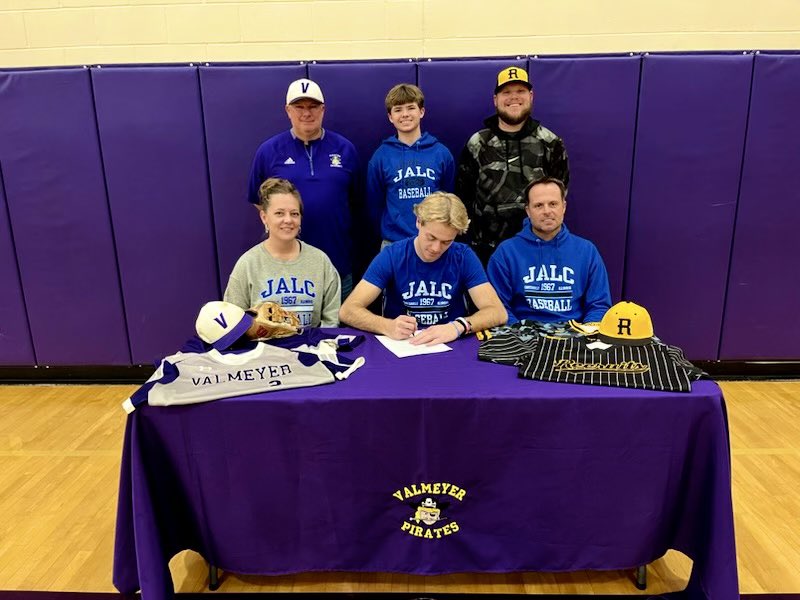 Congratulations to <a href="/Luke__B2/">Luke</a> on signing to pitch at John A. Logan. Bright future ahead for the talented RHP!! <a href="/stlrecruits/">Recruits Baseball Club</a>
