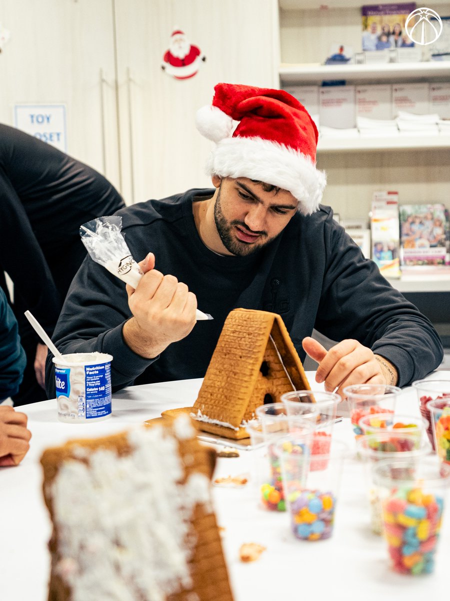 Moments like these mean the most ❤️
Partnering with @MedStarHealth, we spent the day with pediatric patients to connect with families, build gingerbread houses, and deliver gifts to bring some holiday warmth and joy.