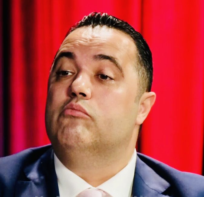 📌Soru:
Rezan ile birlikte GS-FB maçını, Rezan’ın locasında izleyen ve Yargıtayda şu an görev ifa eden yargı mensubu var mı? Var ise hangi dairede? 

Herkes kendisini bilir. Ben vakti gelince açıklamasını bilirim.

Not: 17 Aralık 2025 tarihinde Rüşvete aracılık ettiği iddiası ile