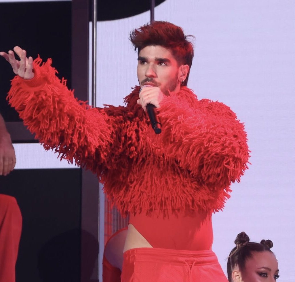 En fin la gente y el programa sigue sin estar preparado para un concursante hombre tan completo como lo es guillo, habéis sido de lo más injustos con él llenandole de odio hasta el último momento. 

Gracias por tanto guillo, nunca dejes de brillar 🌟
#OTGala12