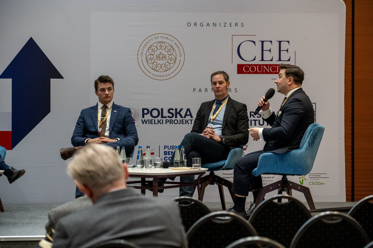 ceecfoundation's tweet photo. Our fourth panel: Migration or death: how to overcome the false alternative?

@EliaszGrubinski 
@krzysztofmulawa 
@cfdownes_ 
Viktor Marsai
@modrzejewskit 
@niwcrso https://t.co/g5tmNcDUwe