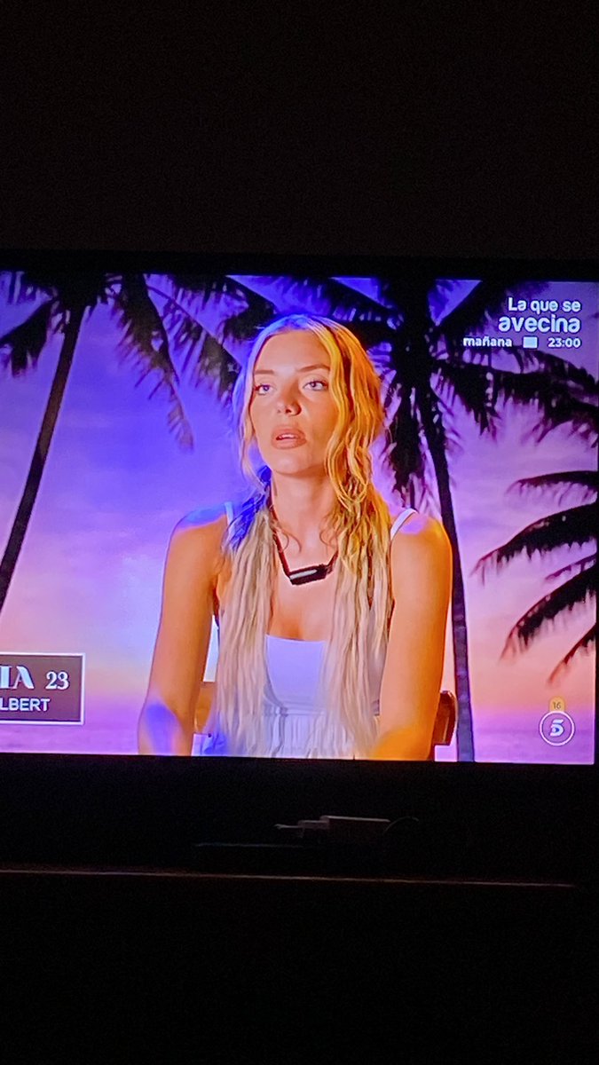 Esos pelos ya son insostenibles, que entre alguien de peluquería URGENTEMENTE #LaIslaDeLasTentaciones16