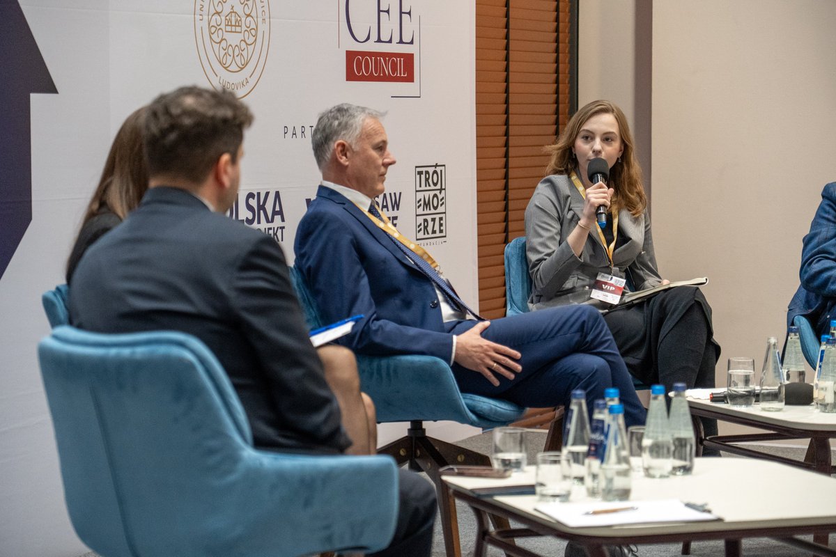 ceecfoundation's tweet photo. Our fifth panel: Challenges to Freedom of Expression in Central &amp; Eastern Europe.

@PawelLPawlowski 
Magdalena Zdyra from @PolskiSenat 
Boris Kalnoky from the MCC School of Media
Lidia Frankowska from @nowylad 
@WDziegiel https://t.co/cDQZXTPvZ7