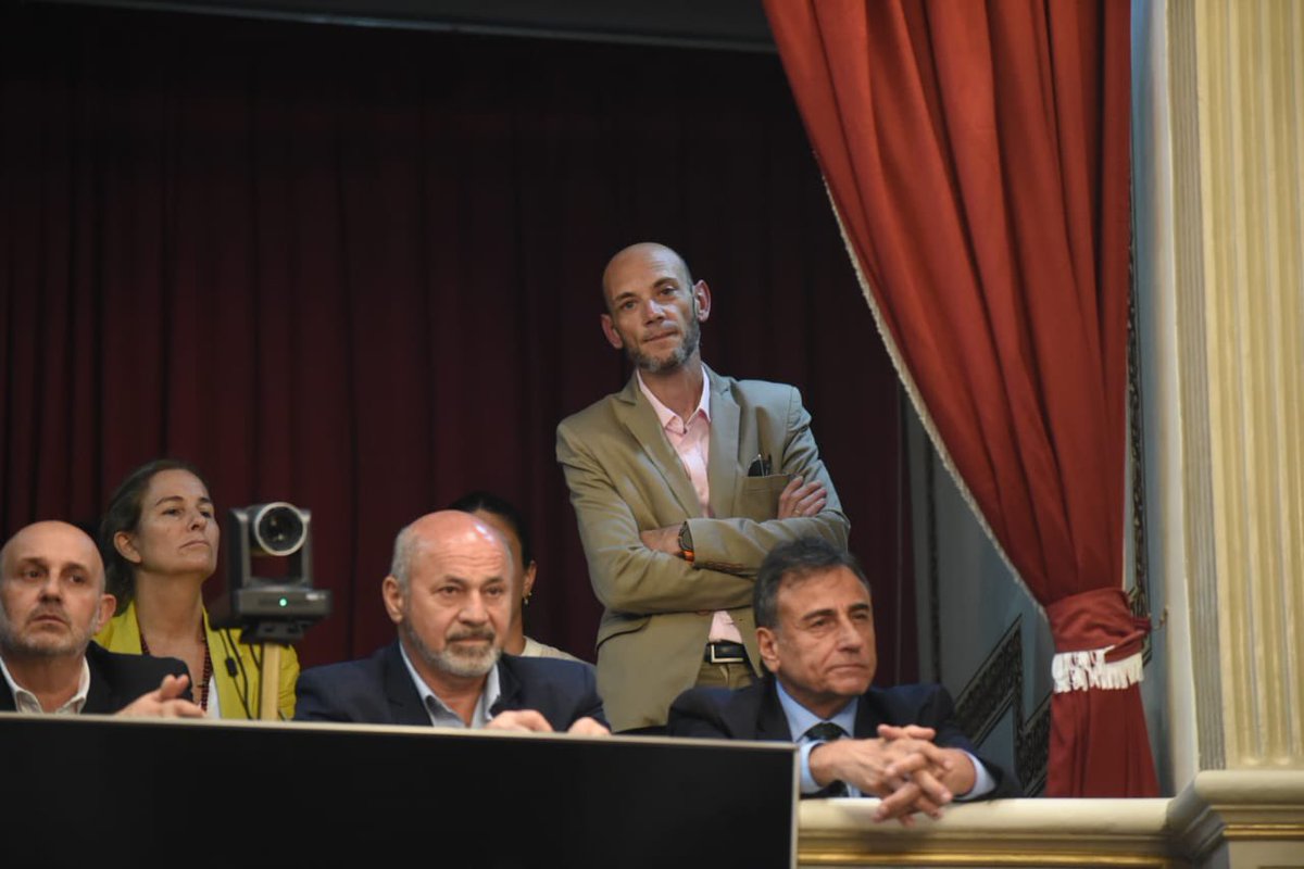 Participé de la Asamblea Preparatoria donde asumieron las y los nuevos senadores bonaerenses 🏛️.

Se abre una nueva etapa de trabajo para fortalecer la democracia 🤝 y construir soluciones para la provincia 💪❤️.

Felicito a las y los senadores electos por el Frente Renovador:
