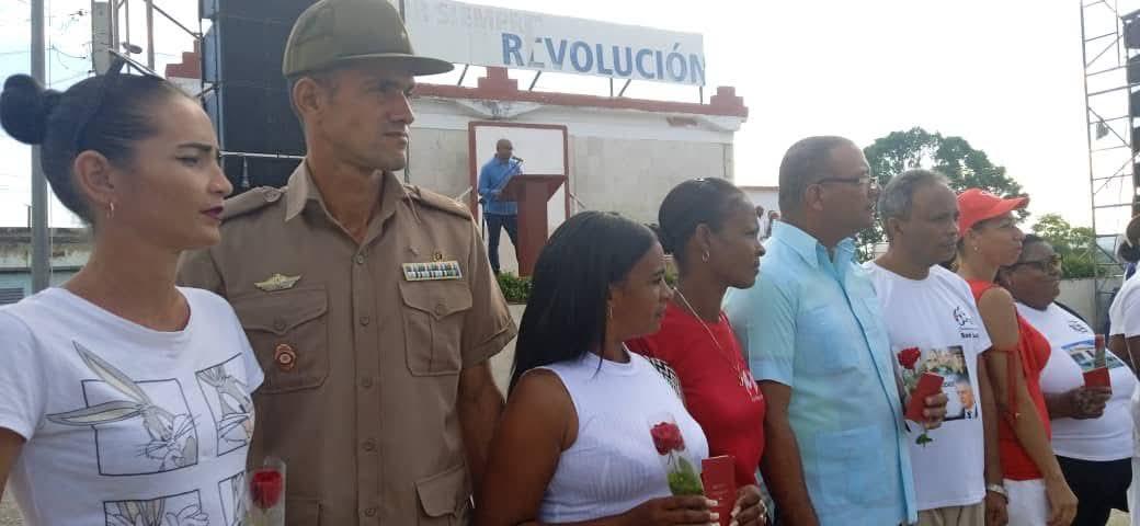 GEORGE80283962's tweet photo. #AnapSantiago:
Celebró el pueblo del municipio #SanLuis con mucho colorido y alegría el acto por el aniversario de su #Liberacion con la presencia de su Primer Secretario del Partido @yu y reafirmaron el apoyo incondicional de la tierra de los #Maceos a la Revolución.
#ANAPCuba https://t.co/l2va5bdL3L