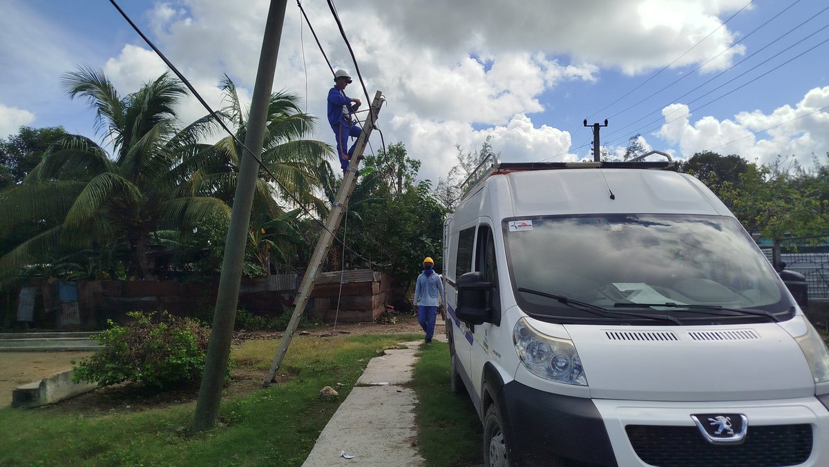 Reconocen a trabajadores que apoyaron en la recuperación de las telecomunicaciones en el oriente de #Cuba, tras paso de #HuracánMelissa.

<a href="/Artemioglez1/">Artemioglez1</a> <a href="/Ilia_Toirac_TV/">Iliana Toirac Ruiz</a> <a href="/Liagr23/">Lia Gómez Rodríguez</a> <a href="/TunasTV1/">@LasTunasTV</a> <a href="/CubanoYoe/">Yoe Hernández Glez</a>