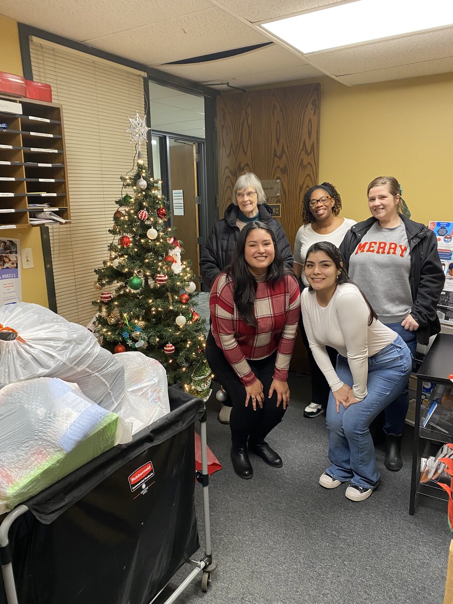 Thank you so much to FUMC Waukegan for your kindness this holiday season! Our friends generously donated gifts for the children in our Early Childhood program and even took the time to deliver the gifts to our Waukegan office!

We're extremely grateful for the support!