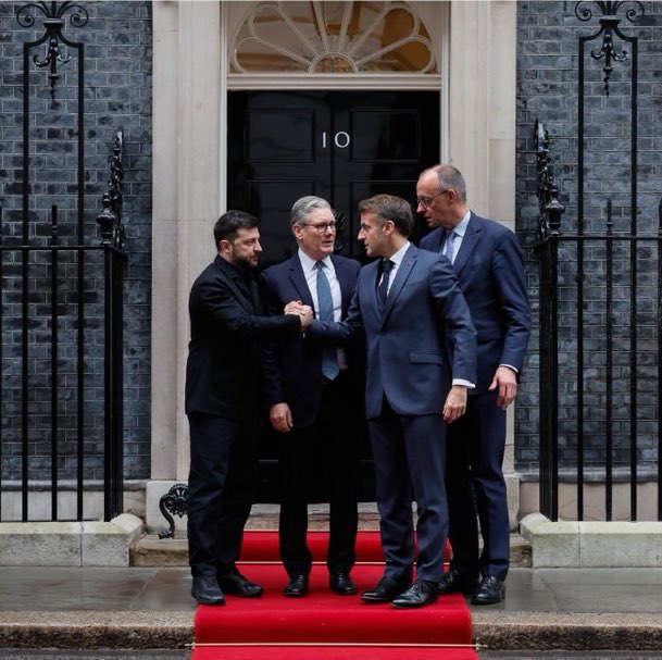 RF6910's tweet image. Les Pieds Nickelés