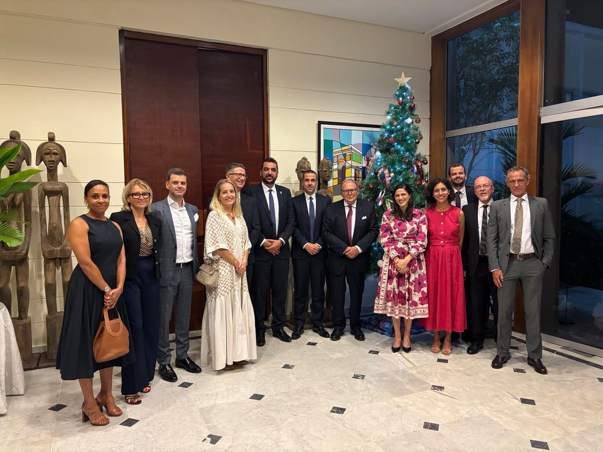 🇨🇮🇫🇷 Visite en Côte d'lvoire, à la rencontre de la communauté française à Abidjan: 

🤝🏽 Echanges avec les Conseillers des Français de l'étranger; nos concitoyens et les Conseillers pour le Commerce extérieur de la France (CCEF):

➡️ Notre relation bilatérale avec la Côte d'Ivoire