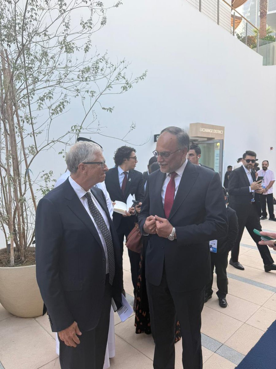 betterpakistan's tweet image. It was a great pleasure to meet Mr. Bill Gates, whose extraordinary commitment to humanity continues to inspire the world. He announced a remarkable contribution of $1.2 billion towards the global effort to eradicate polio — a disease that now remains endemic in only two…