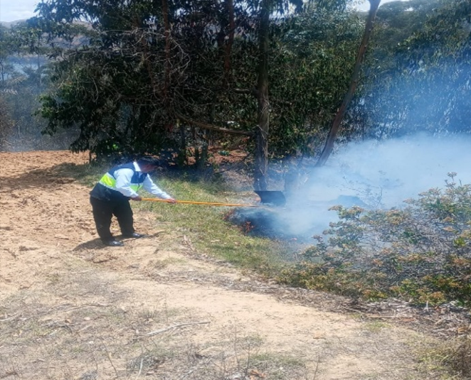 COENPeru's tweet photo. 📢 Apurímac: esta mañana inició un #IncendioForestal en la comunidad Pacpapata, distrito de #Pacucha, provincia Andahuaylas. Serenazgo de la municipalidad distrital, con apoyo de pobladores, controlaron el fuego. Gobierno local realiza la #EDAN y, hasta el momento, no se reportaron daños a la vida y salud de las personas.