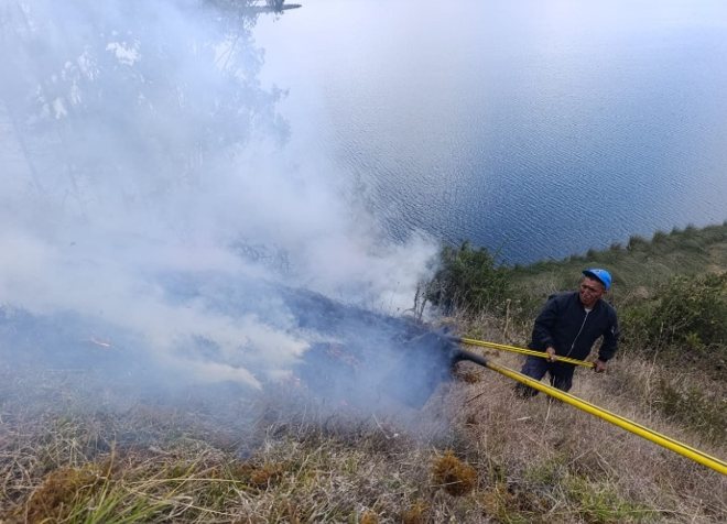 COENPeru's tweet photo. 📢 Apurímac: esta mañana inició un #IncendioForestal en la comunidad Pacpapata, distrito de #Pacucha, provincia Andahuaylas. Serenazgo de la municipalidad distrital, con apoyo de pobladores, controlaron el fuego. Gobierno local realiza la #EDAN y, hasta el momento, no se reportaron daños a la vida y salud de las personas.