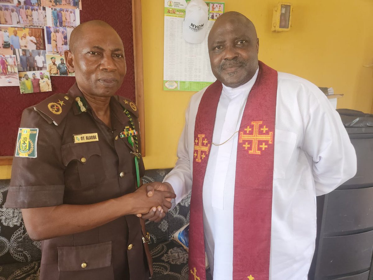 okbabarinde's tweet photo. I joined our father in the faith Rev. Sam OPABIYI  @70, with his wife Ayo OPABIYI, the DCC, Correctional Maximum Section, KiriKiri, OT Alagbe, to celebrate  2025 Christmas with the inmates. 
#HapiBday
#RevOPABIYI. 
God bless you immeasurably
#DivineGraceLifeCentre
#JesusCaresMin. https://t.co/siXXRmzMNM