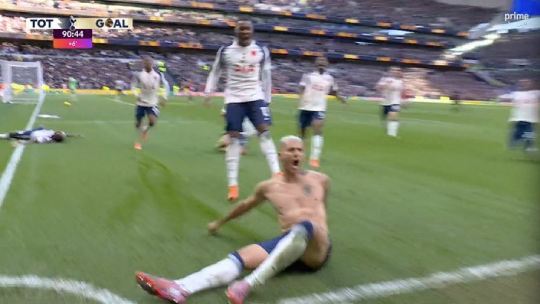 Imagine taking your shirt off and doing a knee slide😭