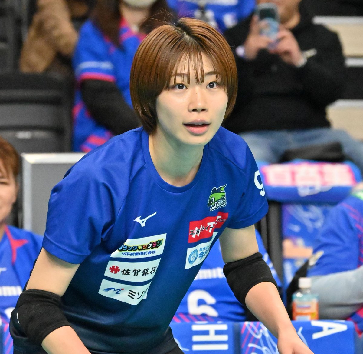 万代真奈美 選手📣 献身的なセッターの気持ちの「温度」は試合前(左)も