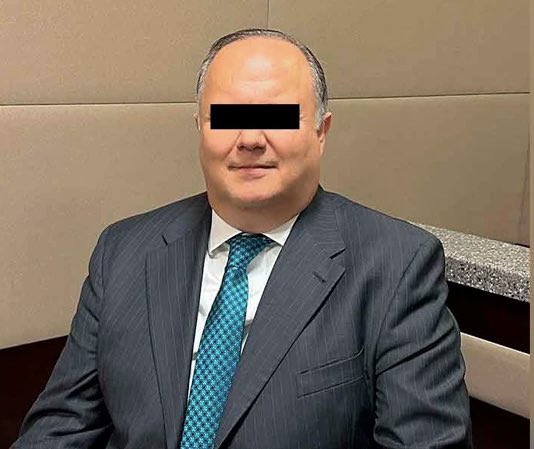 sevillacritico's tweet photo. ¡FGR en acción!

@FGRMexico detiene a César Duarte, exgobernador de Chihuahua, por el delito de lavado de dinero.

@ErnestinaGodoy_ confirma detención.👇 https://t.co/UwDvcvYvbI