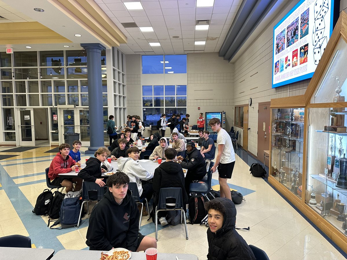 Thanks parents for our team dinner tonight! <a href="/IHSboyshoops/">Coach Grendel</a> <a href="/IndyBlueDevils/">Independence Sports</a>