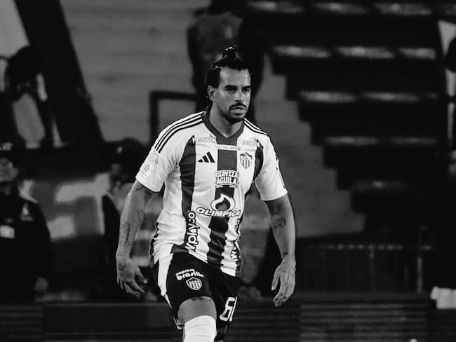 Javier Báez es el peor central que ha pasado por Junior en el último tiempo.

Es lento, le ganan siempre la espalda, no tiene intensidad, no gana nunca por arriba.