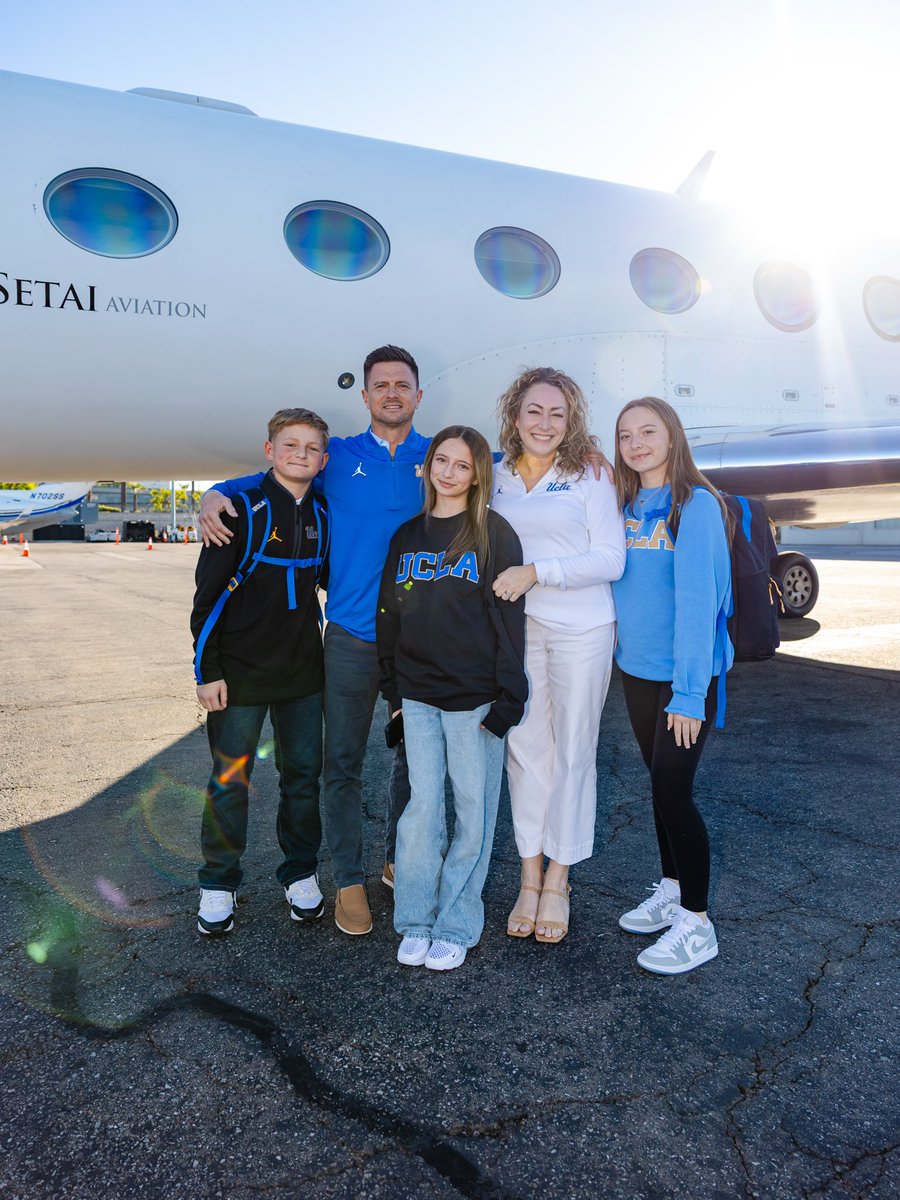 The Chesney Family is in L.A.! 🙌

#GoBruins | <a href="/CoachBobChesney/">Robert Chesney</a>