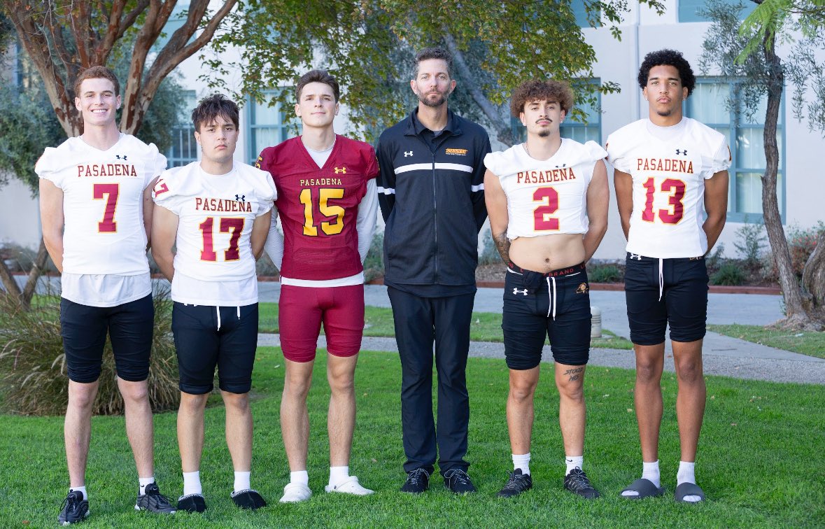 Had a great first year at PCC. Grateful to receive Offensive Scout Team Player of the Year, voted by my teammates. Huge thanks to all my teammates who helped me improve this year Excited for what next season has to offer! 

<a href="/RobertTuckerPCC/">Robert Tucker</a> <a href="/CoachBrownstead/">Mark Brownstead</a> <a href="/CoachFlowPCC/">Eric Flowers</a>