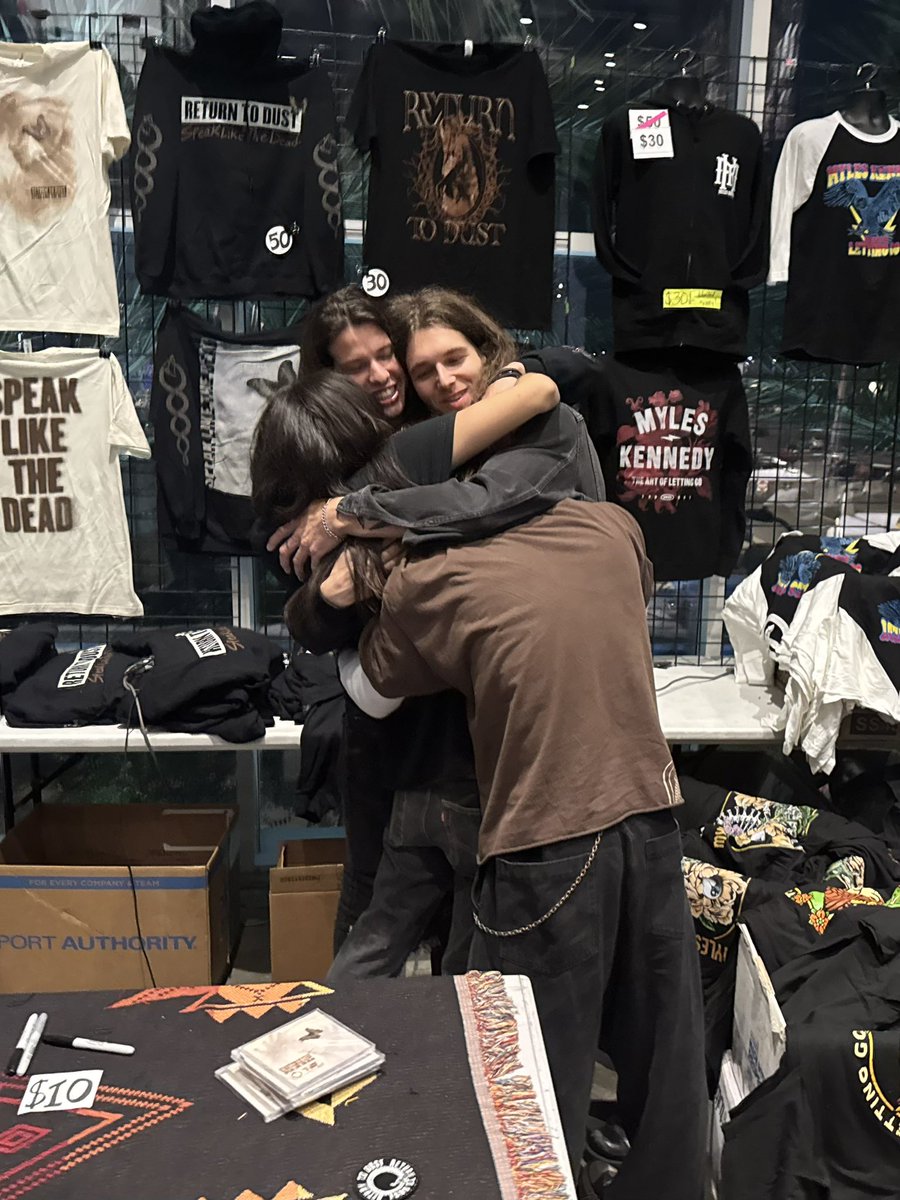 Returntodustbnd's tweet photo. got them post-tour blues. enjoy our favorite moments. miss y'all already. https://t.co/ximxU6D9x5