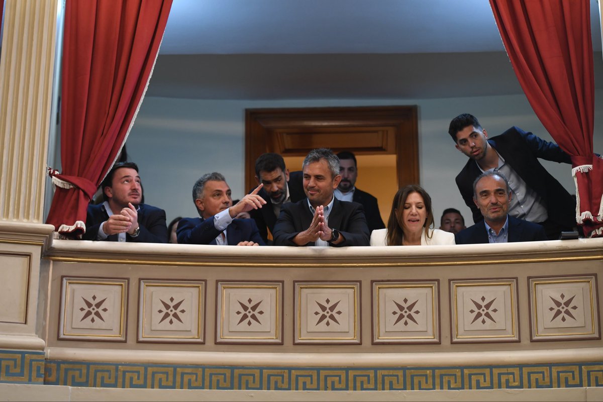 Hoy asumió mi amigo <a href="/Matiasdeu/">Matías de Urraza</a> como Senador Provincial.
Un orgullo enorme verte llegar a este lugar por mérito, convicción y trabajo de verdad.
Sé que vas a honrar a los bonaerenses en cada decisión.