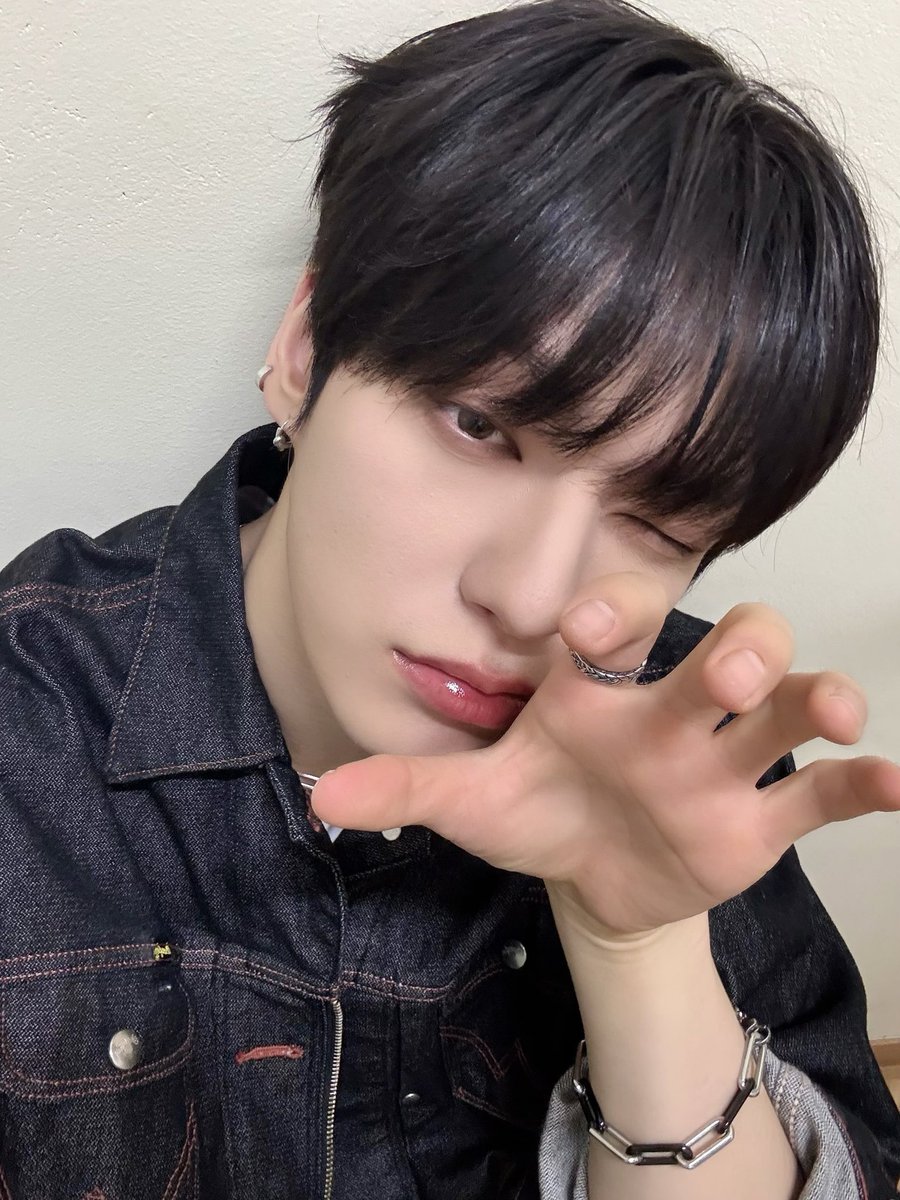 Bkseungeunnn_'s tweet photo. 요즘 이펙스노래 좋다는 글 왤케 많아 이펙스 요즘 뜨나??
이펙스업 이펙스업~~ 펙스업 펙스업~ 현우업~ 백승업~
이펙스 잘생긴거 보세요 얼굴도 부족할거 하나없는
모두가 비주얼인 아이돌 이펙스
#이펙스 #청춘에게 #눈물나게고마워 #여우가시집가는날 #잃어버린것들에대하여 #Do4me #EPEX #말할수있는비밀 #졸업식 #피카소 #고래낙하 #별헤는밤 #러브바이러스 #안녕나의첫사랑 #낭만소녀 #학원가 #쏘나이스 #사랑하는내님아 #Loner #첫사랑의법칙 #락다운 #플루토 #작은언약식 #지구별여행자 #꿈의능선 #사랑가 #경의로운일상 #아무일도없었다 #낭만터지는 #고백붐