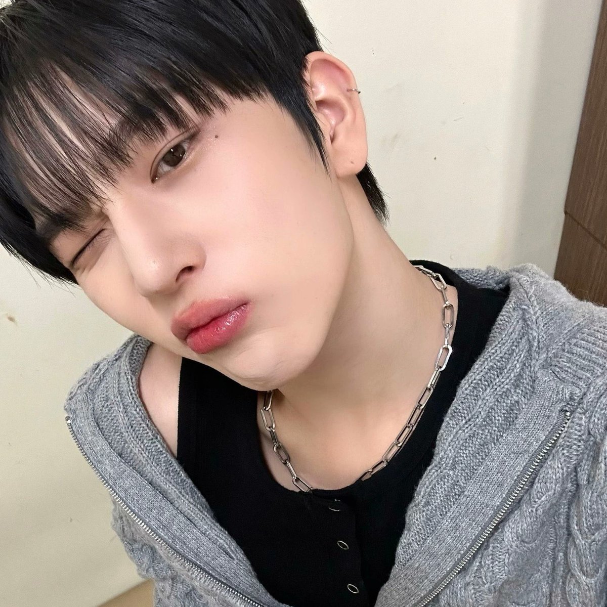 Bkseungeunnn_'s tweet photo. 요즘 이펙스노래 좋다는 글 왤케 많아 이펙스 요즘 뜨나??
이펙스업 이펙스업~~ 펙스업 펙스업~ 현우업~ 백승업~
이펙스 잘생긴거 보세요 얼굴도 부족할거 하나없는
모두가 비주얼인 아이돌 이펙스
#이펙스 #청춘에게 #눈물나게고마워 #여우가시집가는날 #잃어버린것들에대하여 #Do4me #EPEX #말할수있는비밀 #졸업식 #피카소 #고래낙하 #별헤는밤 #러브바이러스 #안녕나의첫사랑 #낭만소녀 #학원가 #쏘나이스 #사랑하는내님아 #Loner #첫사랑의법칙 #락다운 #플루토 #작은언약식 #지구별여행자 #꿈의능선 #사랑가 #경의로운일상 #아무일도없었다 #낭만터지는 #고백붐