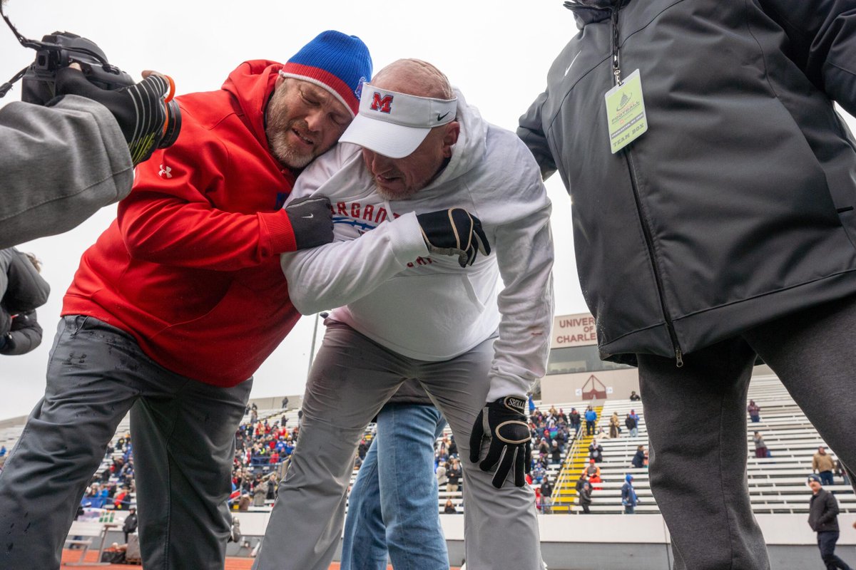 dompostsports's tweet image. Maddox Twigg leads Morgantown to Class AAAA state football championship over Martinsburg, 28-21.

Read More: dominionpost.com/2025/12/05/mad…

Story By: Michael Griffith
Photo Credit: Benjamin Powell

 #MorgantownFootball #StateChampionship #HighSchoolFootball #Morgantown #ClassAAAA