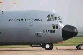 ishaqsamaila5's tweet photo. BURKINA FASO FORCES NIGERIAN AIRCRAFT TO LAND

Reports emerging tonight indicate that Burkina Faso compelled a Nigerian military aircraft to make an emergency landing after alleging that the aircraft entered its airspace without authorization.

The aircraft reportedly landed at the Bobo-Dioulasso airport in Burkina Faso.

Onboard were eleven Nigerian soldiers, two crew members, and nine other passengers.

One of the leaders of the Burkina Faso military government, Assimi Goïta, confirmed that they have already begun investigating the circumstances that led the Nigerian aircraft to enter their airspace without prior approval.

May Allah bring ease and prevent unnecessary tension. Burkina Faso should understand that Nigeria is a key nation in Africa—its influence is significant, and many countries on the continent rely on its stability. They should be cautious not to escalate matters simply because of an airspace violation that may have been unintended.