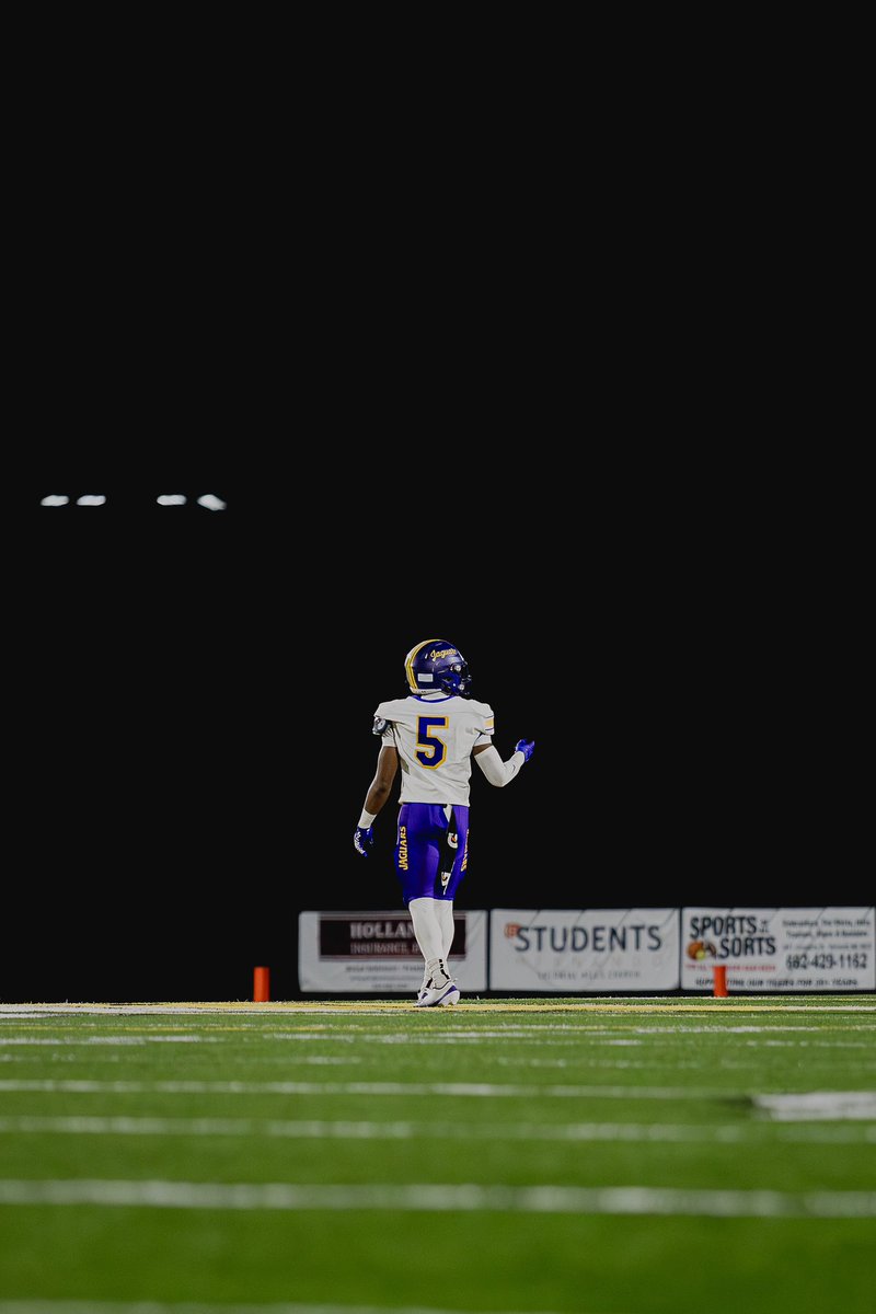 Senior season stats:
5’11
175 lbs
Safety/Nickel
53 tackles
3 pbu’s
6 tackles for loss
1 fumble recovery
Will be more than blessed to play for anyone on the next level🙏🏽. #AGTG 
hudl.com/v/2TDK4b