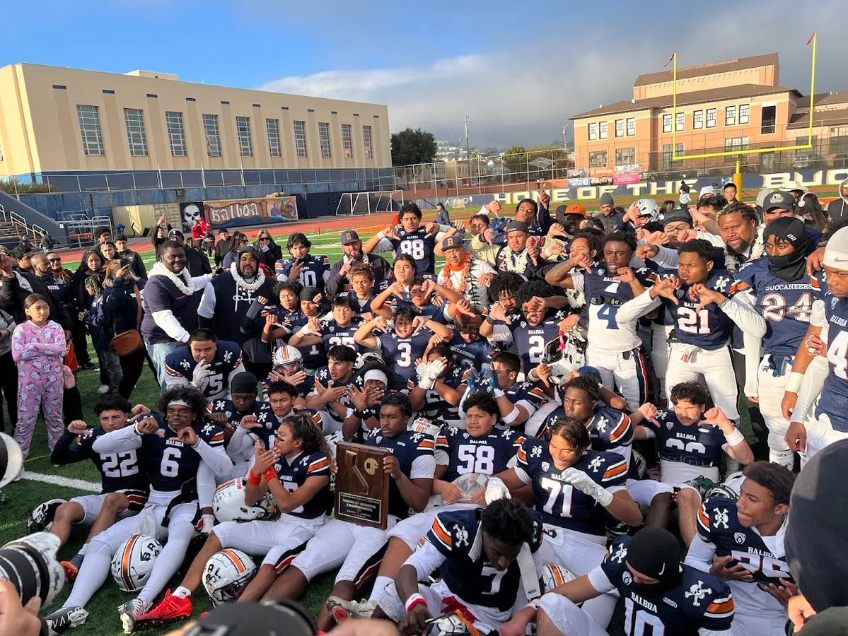 From <a href="/benjaminhk01/">Benjamin Kassel</a>: It was a record-setting day for <a href="/MekaiSmith0/">Mekai Smith</a> as <a href="/BalboaFootball/">Balboa High School Football</a> made it back-to-back NorCal titles with a convincing win over Piedmont Hills.

Story: bayprepsinsider.substack.com/p/mekai-smith-…