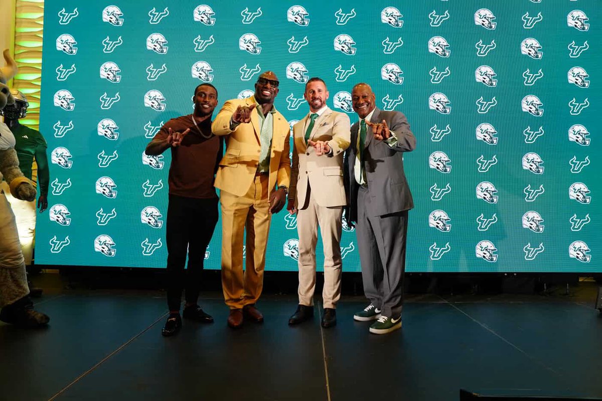 KJ2LiVE's tweet photo. Tampa FLORIDA We got a real 1 and he is 1 of us! Congrats BH!!!! @brianhartline let’s get to it. https://t.co/JVZJjF5GWx
