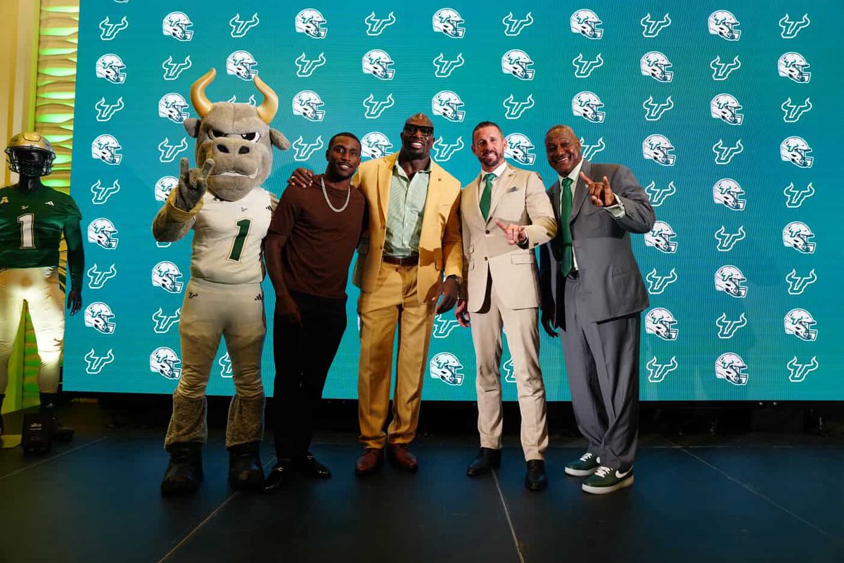 KJ2LiVE's tweet photo. Tampa FLORIDA We got a real 1 and he is 1 of us! Congrats BH!!!! @brianhartline let’s get to it. https://t.co/JVZJjF5GWx