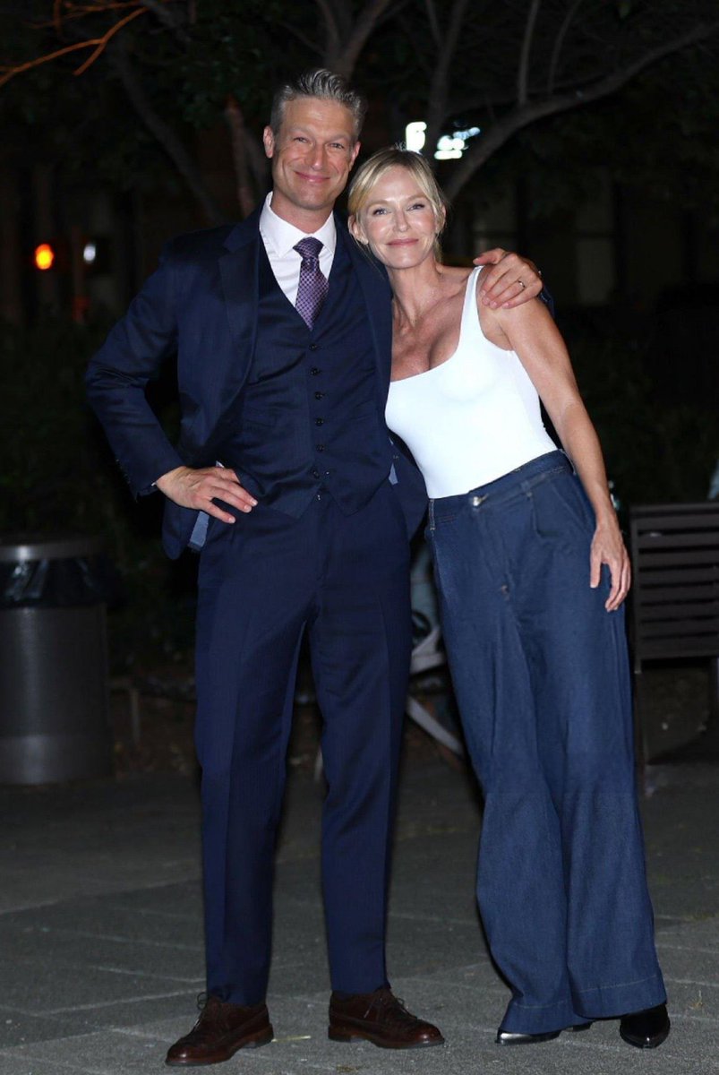 something i love about giddavino pics is that no matter what he’ll be like 🫳🏻 and she’ll be like 😁