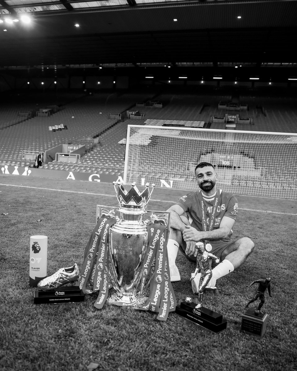 أعظم لاعب عربي في التاريخ
أحد أعظم اللاعبين في تاريخ إنجلترا
أعظم أعظم اللاعبين في تاريخ ليفربول

الأسطورة العربية المصرية محمد صلاح 👑🇪🇬

مضطر أضع الصورة بالأبيض والأسود بما إن مشجعين الكورة ذاكرتهم ضعيفة ويعشقون كل ماهو بالماضي فقط في الأبيض والأسود؛ هذا حبهم 

تحب شخصيته ولا