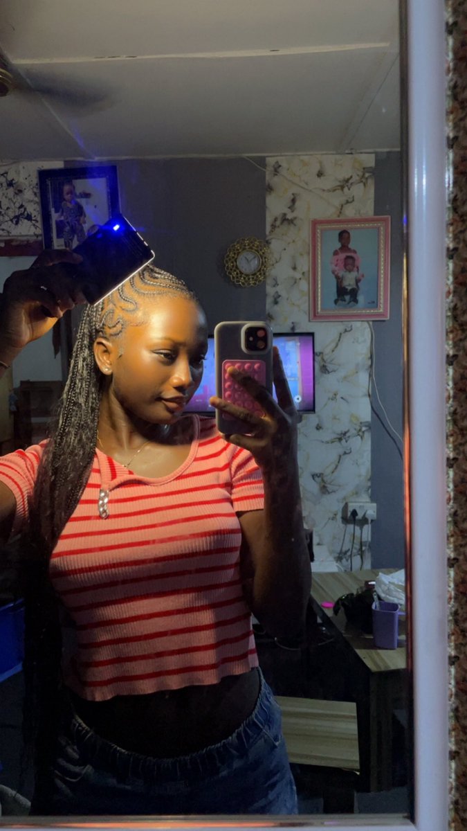 みんな〜こんにちは♡ デビーだよ！
やっとこのページに帰ってきたよ〜🥰
学校とかいろいろ忙しくて、ちょっとお休みしちゃってたの💦
これからも投稿をたくさん応援してくれたら嬉しいな💖
みんなのこと大好きだよ〜！🌈✨