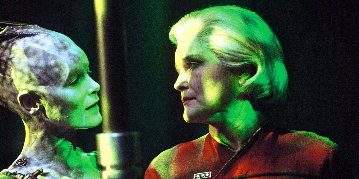 DT2ComicsChat's tweet image. #StarTrek #Voyager 
#Endgame 

Why does nobody get that Janeway's a big ol' cheater?

What would Picard have done if he could go back and warn his younger self?
What would Kirk have done if he could go back and warn his younger self?

Janeway's incompetence finally fully caught