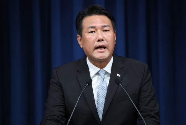 yumkh1's tweet image. '왜 아직도 아무 일이 없을까'
잊지말자 김태효.
친일밀정 김태효.

윤석열과 함께
가장 먼저 죄의 심판을 받았어야..

내란수괴 윤석열의 안보라인 핵심,
외환을 일으키려한 의혹,
친일밀정 김태효는 최소 사형이다.

이미 이명박 정권 당시
군사비밀 유출 범법 행위의 범죄자.

그놈들이 또 그놈들.