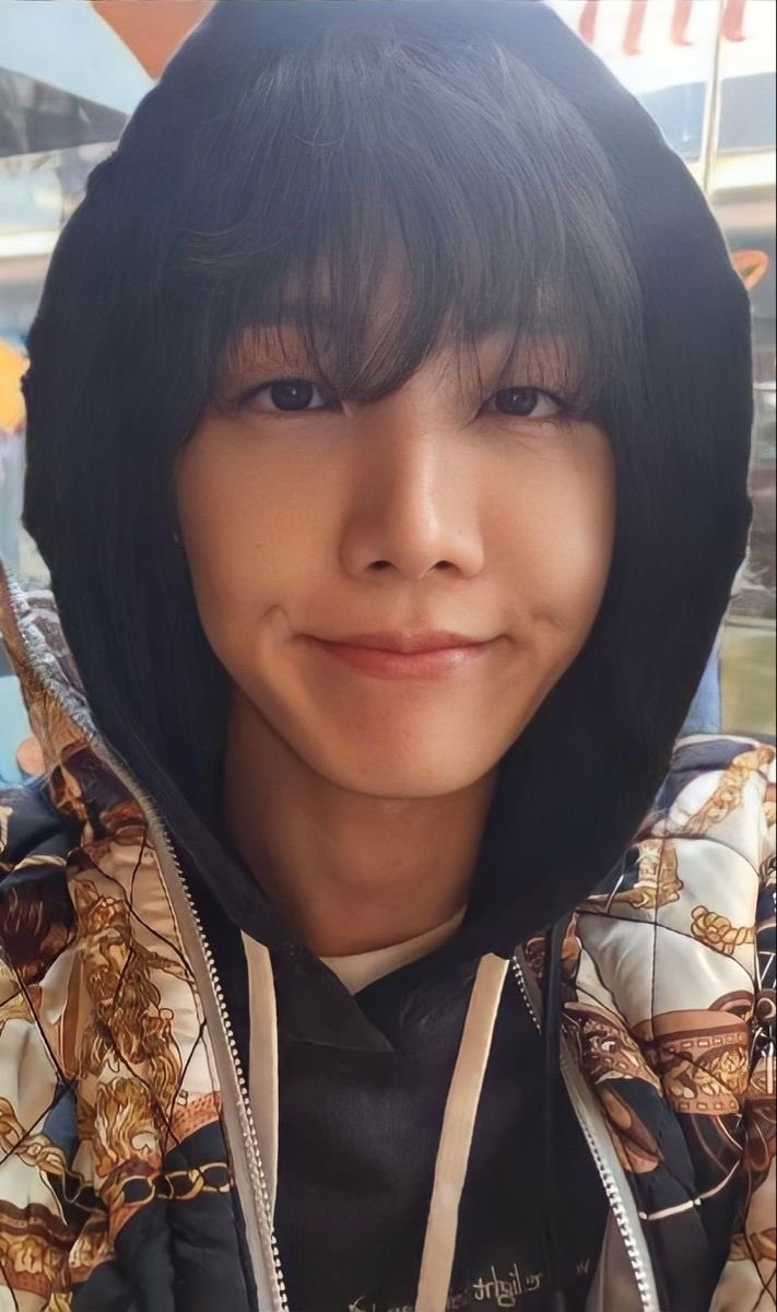 xiof28997's tweet photo. I vote #jhope for #PopGoldenAwards2025🥺 https://t.co/3vhMls1laB