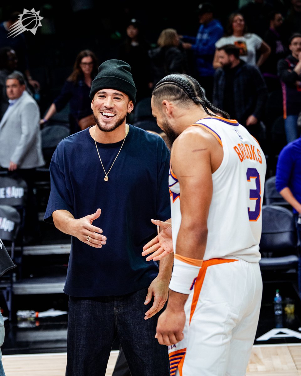 Suns's tweet photo. Continuing to play for each other 🤝

Good night, Suns fans! https://t.co/LXVnMEjab2