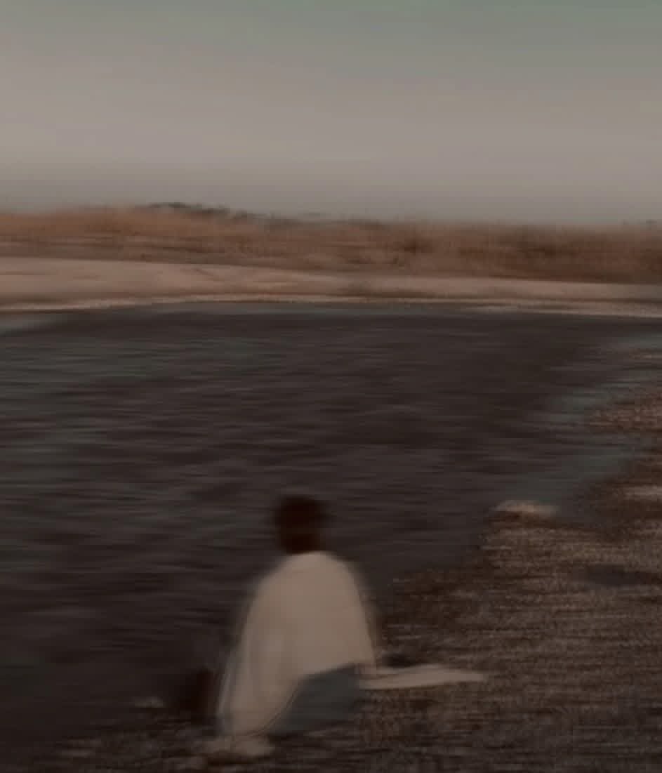 کر کے یادوں کی شال اوڑھ کر آوارہ گردیاں
کاٹنی ہیں ہم نـے یونہی دسمبــر کی سردیاں