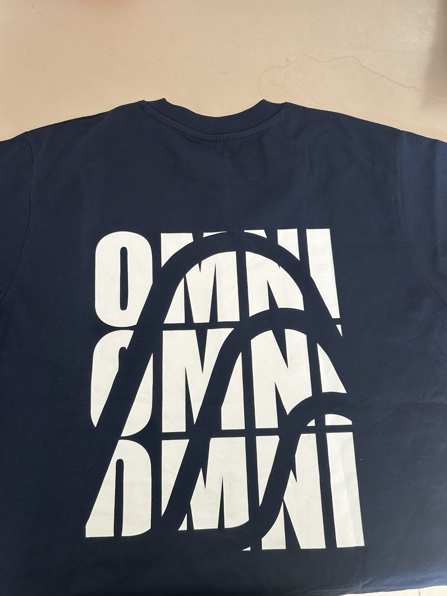 jacksonnb's tweet image. var的logo挺帅啊🤓
感谢猿哥@Metabape @variational_io 送的周边