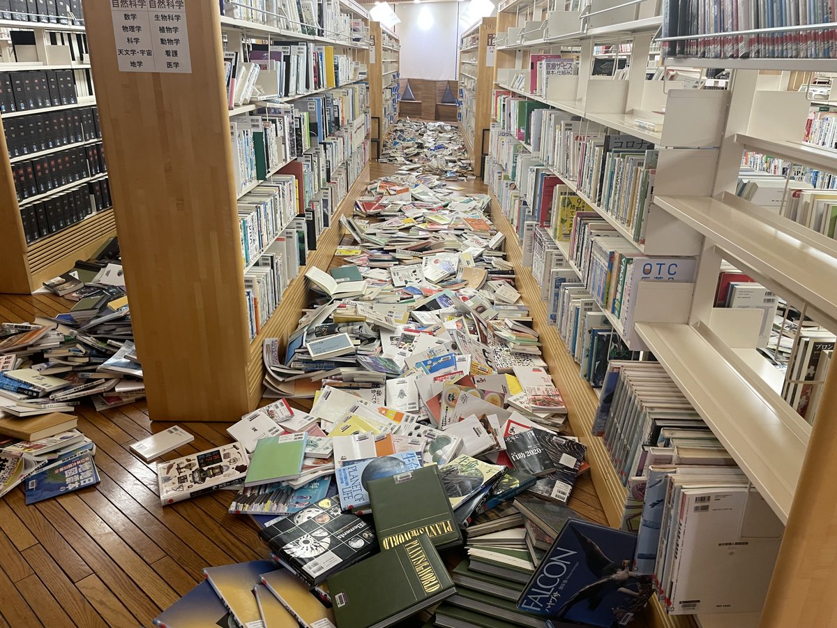 １２月８日（月）に発生しました地震の影響で、むつ市立図書館はしばらくの間休館とさせていただきます。
ただいま職員総出で復旧作業中です。
皆様には、大変ご迷惑をおかけいたしますが、何卒ご理解のほど、よろしくお願いいたします。