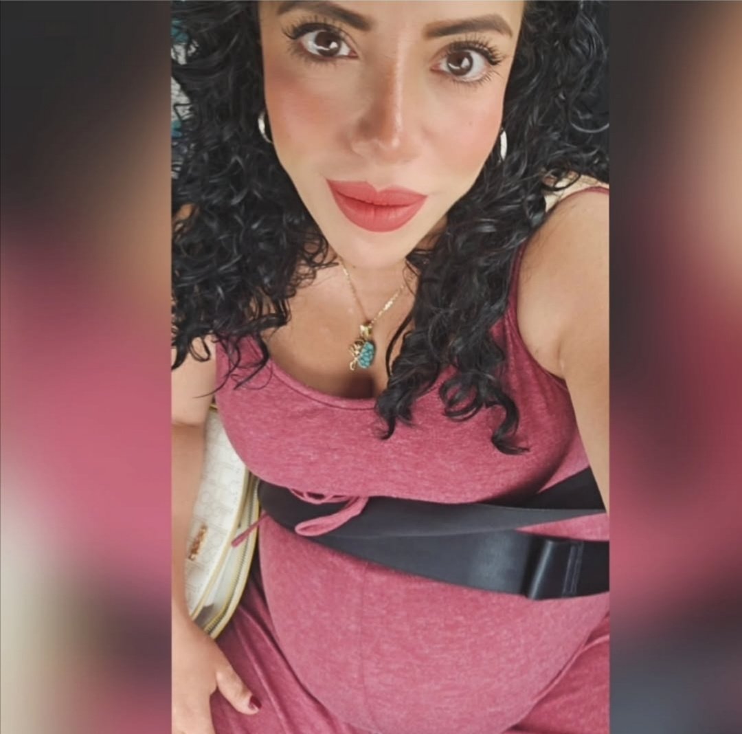 ¡Amigos me voy unos días para tener a mi bebé!  
Me acompañó durante 36 semanas en todas mis coberturas 💪🏻 y llegó el momento de reposar después de plantones, marchas,  bloqueos, incendios y demás eventualidades de esta gran urbe.   
Nos escuchamos, leemos y vemos próximamente.☺️