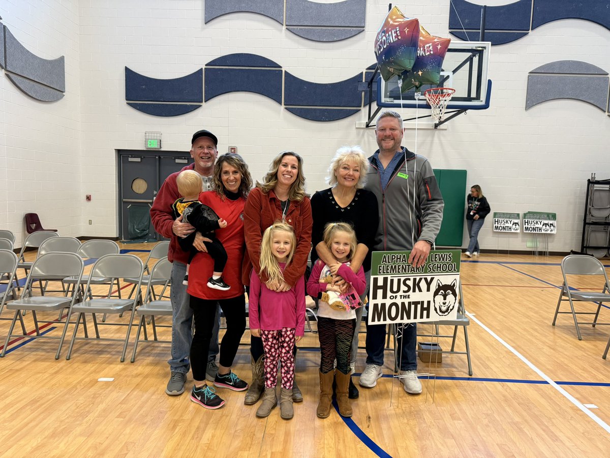 I really love when the stars align— these twin #TrustyHuskies were selected by their teachers without the other one knowing. What a nice surprise for this #CPSbest family! 💗🎉