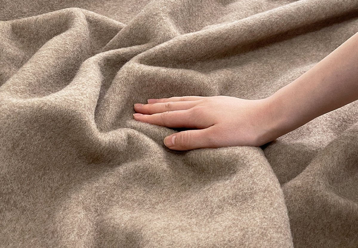 包まれながら眠る極上のシアワセ。 繊維の宝石「カシミヤ」の肌触りを